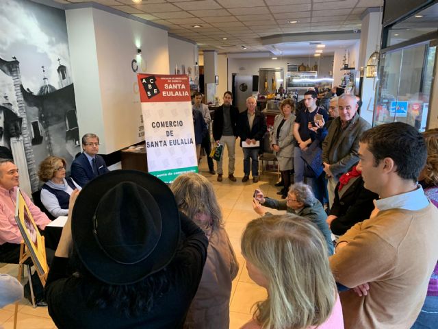 Más de 30 comercios de Santa Eulalia mostrarán aforismos de Dionisia García en sus escaparates - 3, Foto 3