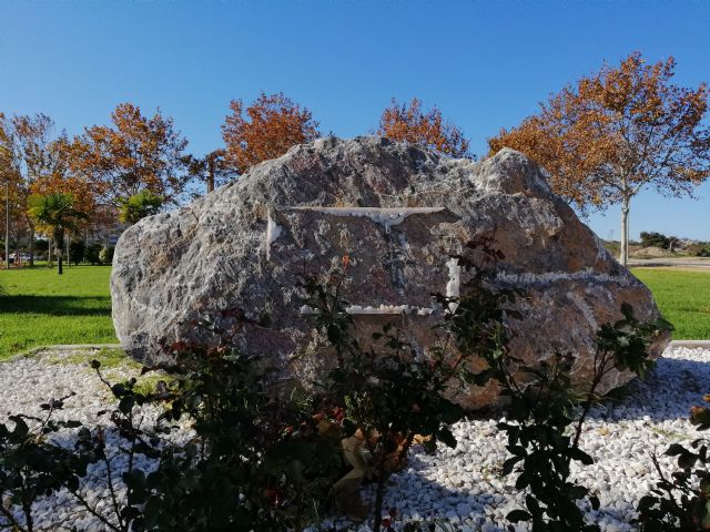 Acto vandálico contra el monolito que recuerda a los nueve aguileños deportados a campos de concentración nazis - 1, Foto 1