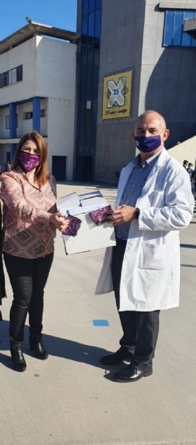El Ayuntamiento de Molina de Segura hace entrega de 1.000 mascarillas a alumnado de la ESO con motivo del Día Internacional de la Eliminación de la Violencia Contra la Mujer - 1, Foto 1