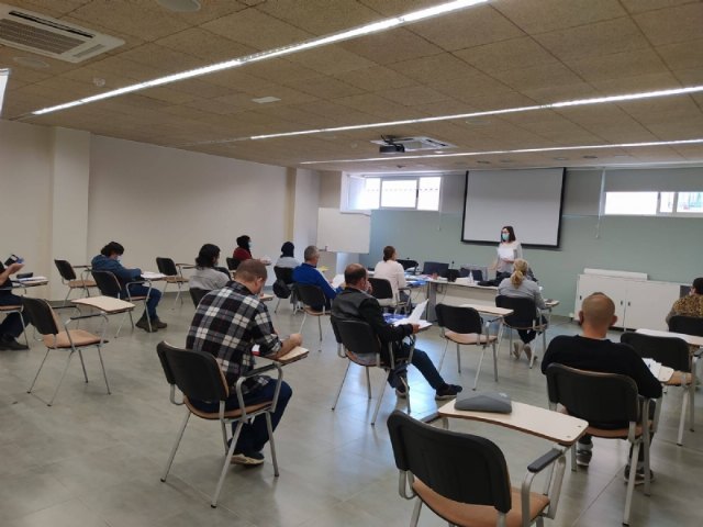 15 personas desempleadas se forman en limpieza de superficies y mobiliario con el Proyecto Labor, Foto 2