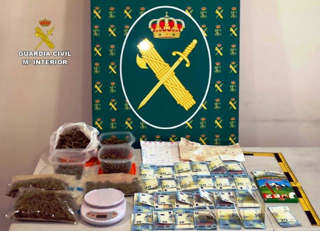 La Guardia Civil desmantela un activo punto de producción y venta de marihuana - 4, Foto 4