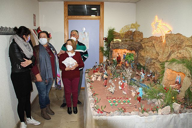Los mayores de Las Morericas ya tienen montado su belén - 1, Foto 1