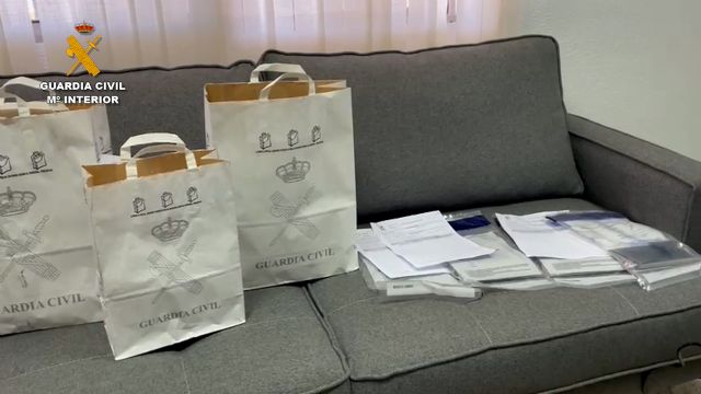 La Guardia Civil desmantela una organización criminal dedicada a cometer estafas piramidales - 2, Foto 2