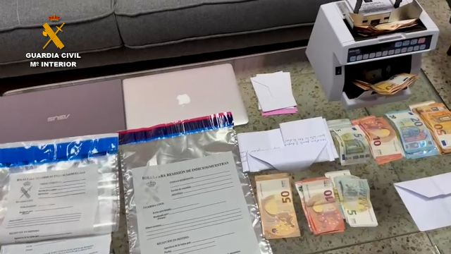 La Guardia Civil desmantela una organización criminal dedicada a cometer estafas piramidales - 3, Foto 3
