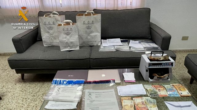 La Guardia Civil desmantela una organización criminal dedicada a cometer estafas piramidales - 5, Foto 5