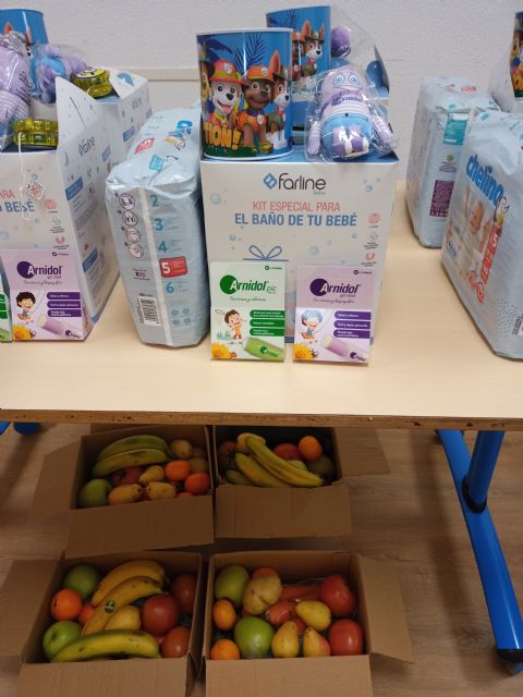 45 familias recogen la cesta solidaria de Arnidol en la casita de mensajeros - 2, Foto 2