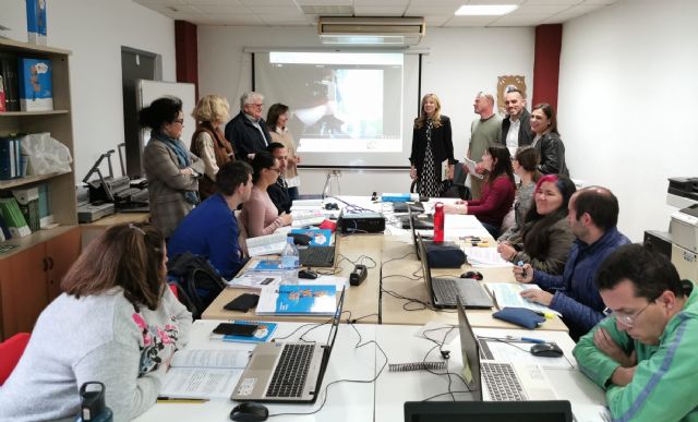 El SEF forma a doce personas con discapacidad para trabajar en el sector de las artes gráficas - 2, Foto 2