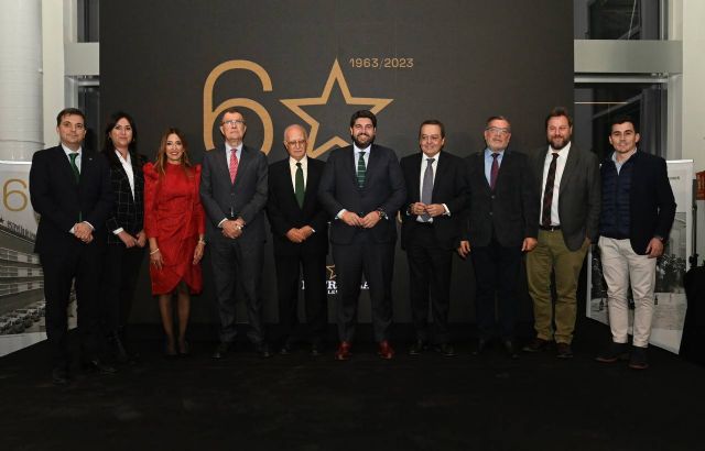 Fernando felicita a Estrella de Levante - 2, Foto 2