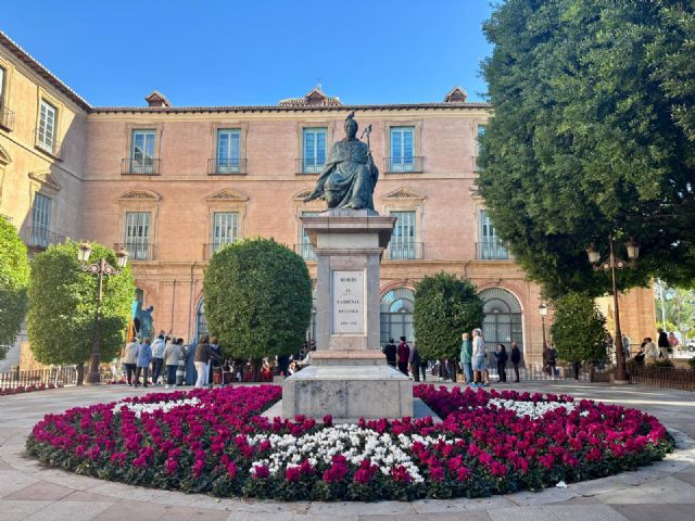 Más de 100.000 flores de temporada embellecen las calles, plazas y jardines de Murcia y sus pedanías esta Navidad - 2, Foto 2
