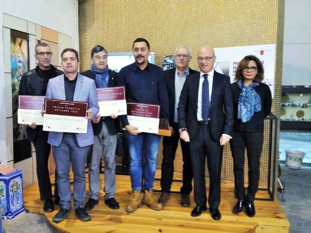 La Comunidad premia la innovación, la creatividad y el emprendimiento de los artesanos de la Región - 1, Foto 1