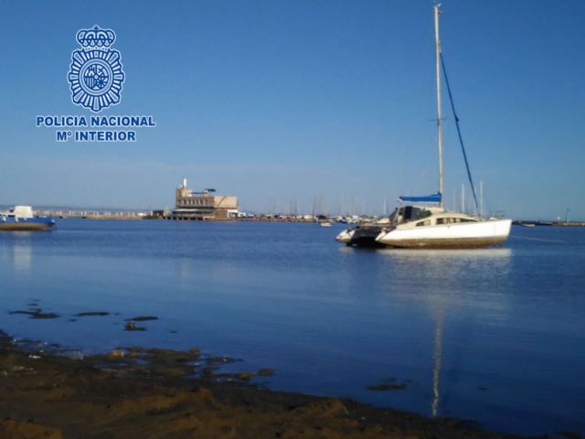 La Patrulla Marítima de Policía Nacional socorre a un extranjero tras seccionarse parte un brazo - 2, Foto 2