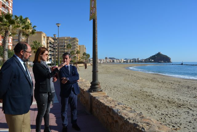 La alcaldesa y el delegado de Gobierno recorren las playas y caminos rurales afectados por el temporal - 1, Foto 1