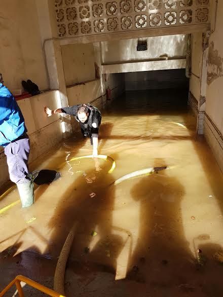 Protección Civil de Totana coopera en las labores de achique de agua en viviendas en Los Alcázares tras las inundaciones, Foto 8
