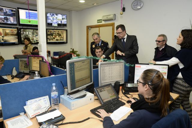 José Ballesta a policías y bomberos: Vuestra labor durante las lluvias quedará en la memoria de todos los murcianos - 2, Foto 2