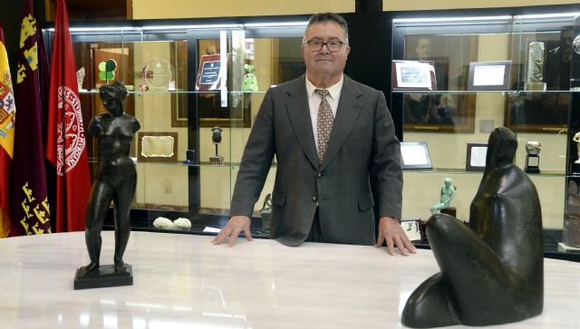 El profesor de la UMU Juan Cuello dona 20.000 euros para becas a jóvenes de excelencia y sin recursos - 1, Foto 1