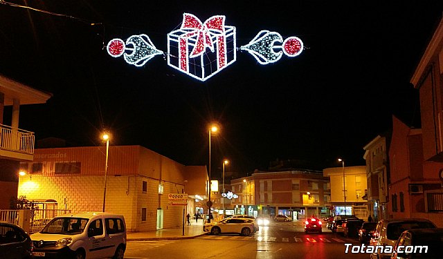Los comercios y negocios de la calle Santomera y cercanas del Parral se unen para decorar con luces y música navideña, Foto 1