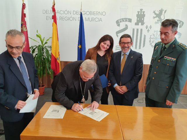 El Archivo General colabora con la Guardia Civil en la identificación y recuperación de un valioso pergamino medieval del Obispado - 2, Foto 2