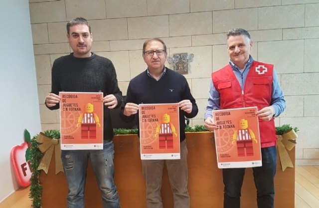 El Club Baloncesto de Totana promueve una recogida solidaria de juguetes a beneficio de Cruz Roja Española .