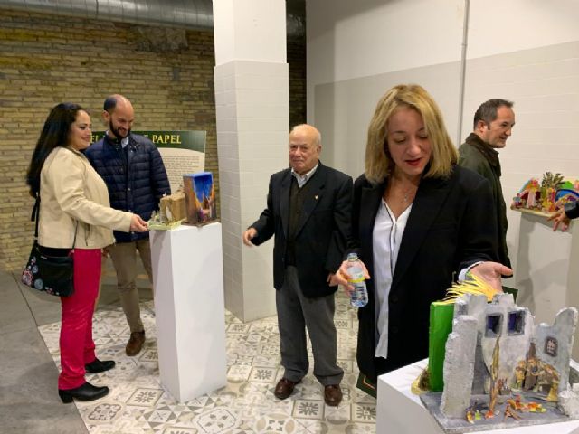El Mercado del Sol acogerá hasta el 7 de enero una muestra de belenes recortables - 1, Foto 1