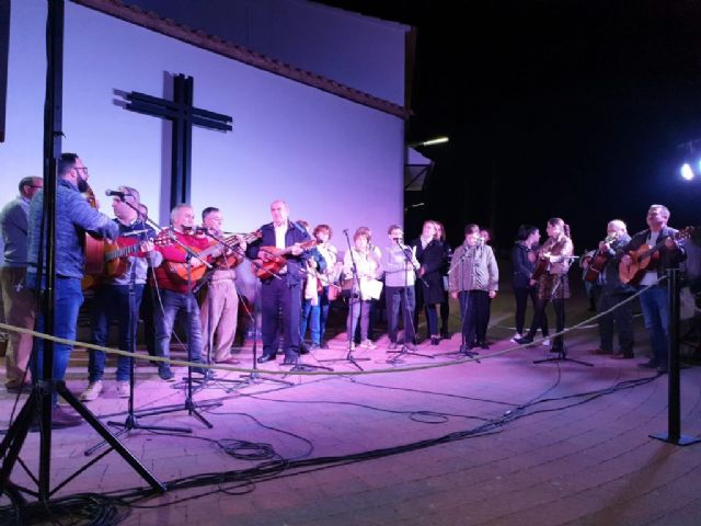 Numerosos farolillos llenaron el cielo de Campos del Río de luz y solidaridad para apoyar a las enfermedades raras - 3, Foto 3