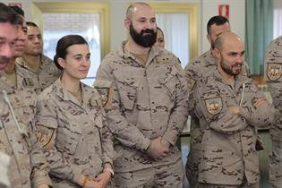 Robles felicita la Navidad al personal de unidades de los Ejércitos, la Armada y la Unidad Militar de Emergencias - 2, Foto 2