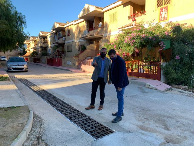Instalan rejillas para la evacuación de agua en varias calles de Pliego para evitar daños en caso de lluvias fuertes - 1, Foto 1