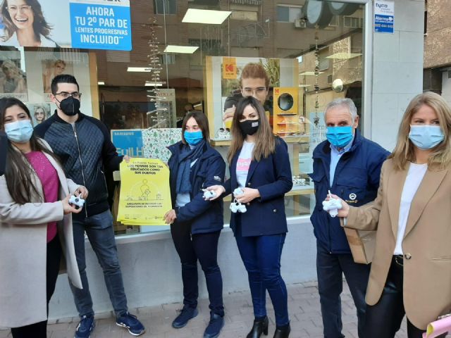 La campaña 'Los perros son tan educados como sus dueños' llega a Puente Tocinos para reducir la presencia de excrementos en las calles - 1, Foto 1