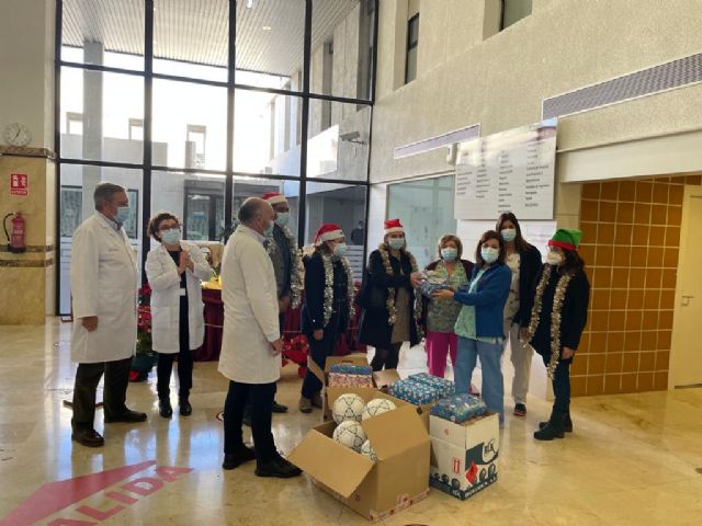 La Facultad de Ciencias Sociosanitarias del Campus de Lorca realiza una donación de juguetes al Hospital Rafael Méndez - 2, Foto 2