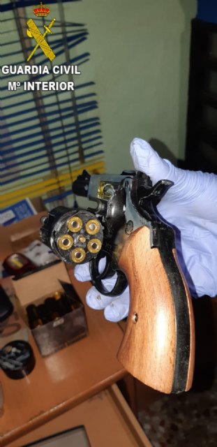 La Guardia Civil de Valencia detiene a 10 miembros e investiga a otro de una organización criminal que se dedicaba al tráfico de drogas a nivel nacional - 2, Foto 2