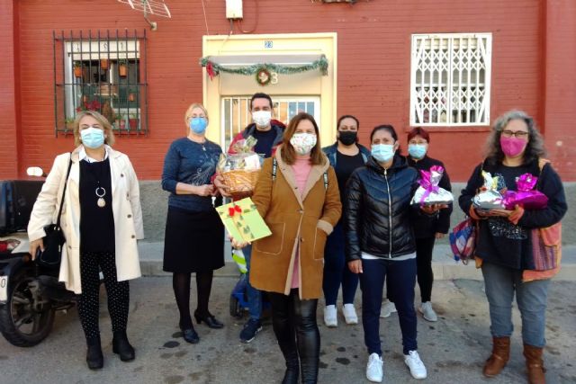 La Barriada Villalba viste sus fachadas de Navidad - 1, Foto 1