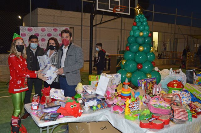 Juguetes solidarios y mucho talento en la fiesta navideña de La Florida - 2, Foto 2