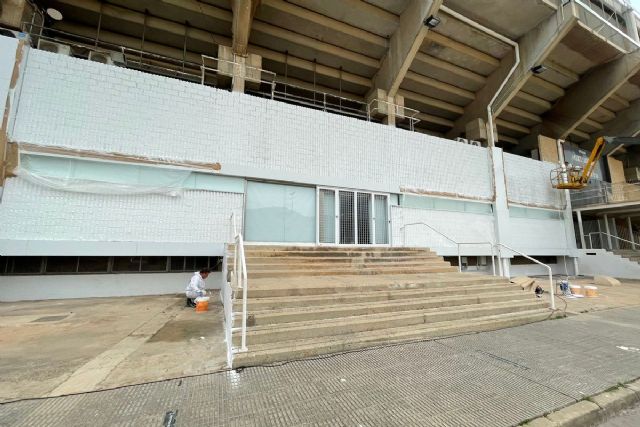 El Ayuntamiento retira las letras y el escudo de Cartagena del Estadio Municipal Cartagonova para proceder a su restauración - 1, Foto 1
