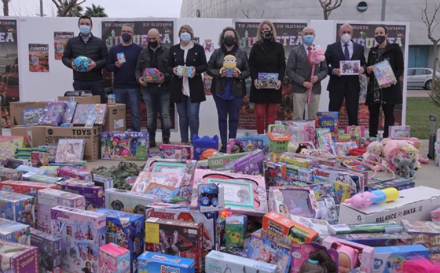 La APC dona 400 juguetes a la campaña Juguetea impulsada por el Ayuntamiento de Cartagena - 2, Foto 2