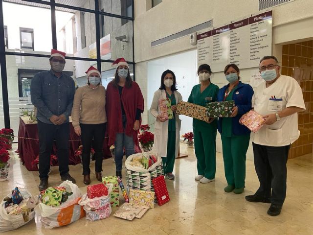La Facultad de Ciencias Sociosanitarias de Lorca de la Universidad de Murcia dona juguetes al Hospital Rafael Méndez - 1, Foto 1