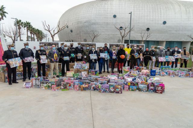 La campaña de recogida de juguetes del Ayuntamiento vuelve a demostrar la solidaridad de los cartageneros - 1, Foto 1
