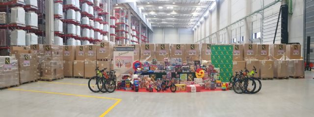 La Guardia Civil hace entrega de los juguetes y material recogidos con la campaña solidaria - 1, Foto 1