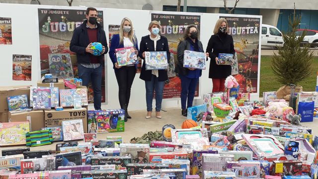 Ricardo Fuentes entrega 500 juguetes para familias sin recursos de Cartagena - 1, Foto 1