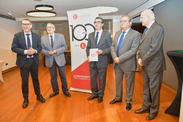 El Colegio de Economistas ha presentado un libro de investigación sobre el Centenario institucional - 1, Foto 1