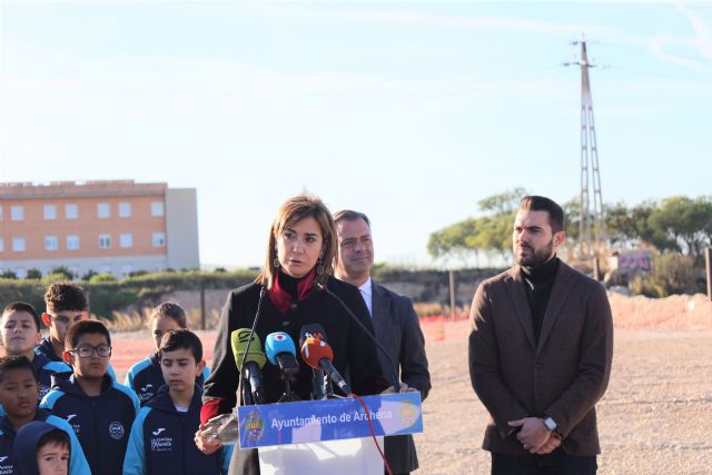 La alcaldesa de Archena y el consejero de Presidencia ponen la primera piedra del nuevo complejo deportivo de La Algaida en el que se invertirán 2,5 millones - 1, Foto 1