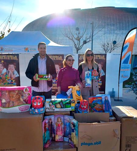 Ricardo Fuentes dona 300 juguetes a niños de Cartagena en situación de vulnerabilidad - 2, Foto 2