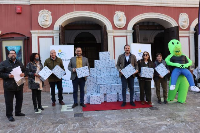 La plantilla de trabajadores de Aguas de Lorca participa en la campaña Un juguete solidario de Cruz Roja - 1, Foto 1