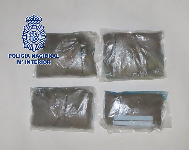 La Policía Nacional detiene a dos personas que transportaban cuatro kilos de heroína en un vehículo caleteado - 1, Foto 1