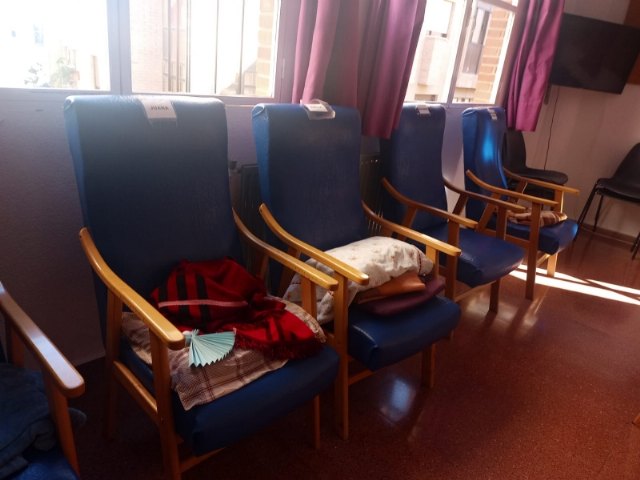 Se adquieren nuevos sillones relax para los usuarios del Centro de Día de Personas Mayores Dependientes - 2, Foto 2