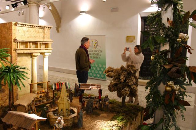 El alcalde destaca en su mensaje de Navidad la alegría de conmemorar en familia el nacimiento de Jesús y celebrar su mensaje de esperanza disfrutando de nuestras tradiciones - 2, Foto 2