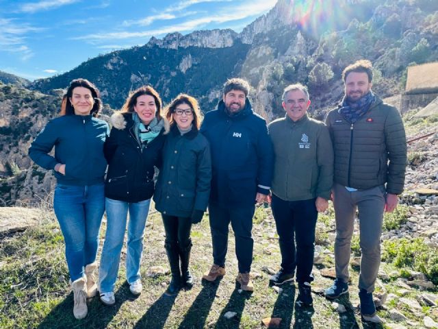 Tres ejemplares juveniles de buitre leonado son liberados en el embalse de Valdeinfierno de Lorca - 2, Foto 2