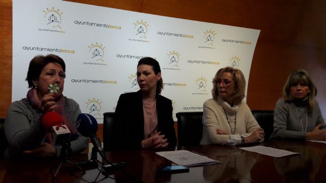 El Ayuntamiento y la sede local de la AECC organizan una plantación popular solidaria para conmemorar el Día Mundial contra el Cáncer - 1, Foto 1