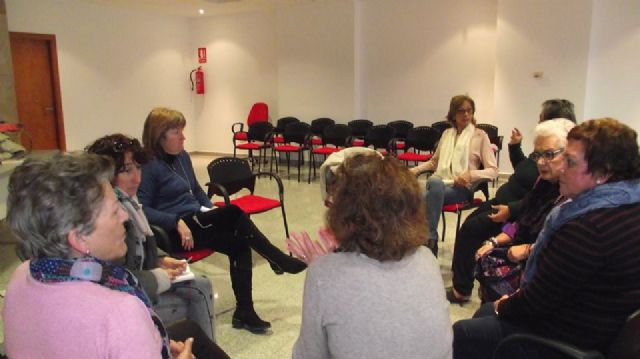 Manualidades, fomento a la lectura y diferentes talleres en la programación de Entre nosotr@s - 1, Foto 1