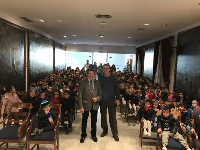 140 alumnos de Educación Infantil del Colegio Pasico Campillo visitan el Ayuntamiento de Lorca - 1, Foto 1