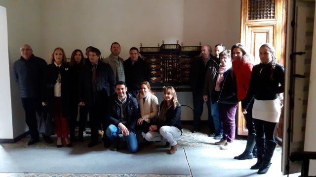 El Palacio de Guevara recupera parte de su mobiliario original gracias al trabajo de restauración realizado por los alumnos del taller municipal de Empleo - 1, Foto 1