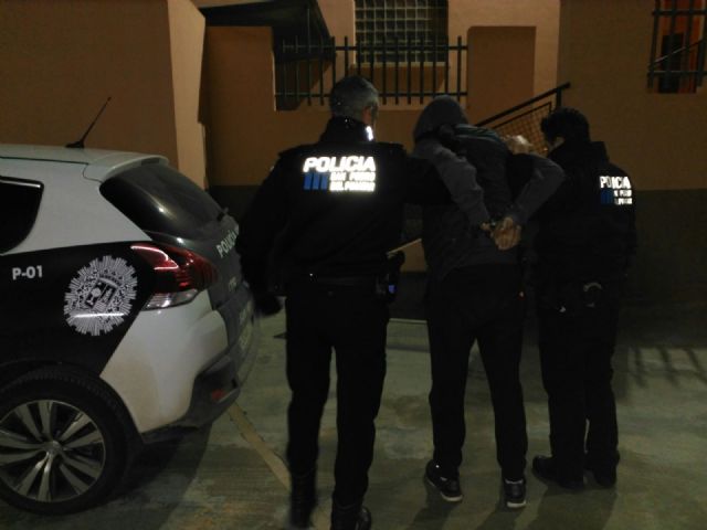 La Policía Local de San Pedro del Pinatar detiene a un individuo sobre el que pesaba una orden internacional de detención - 1, Foto 1